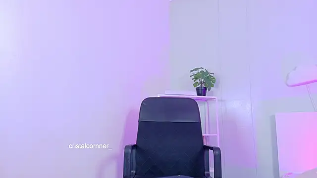 CristalCornner  online show from April 4, 2026, 7:53 pm