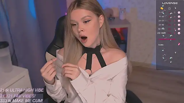 VeronaAura online show from October 6, 2025, 9:59 pm