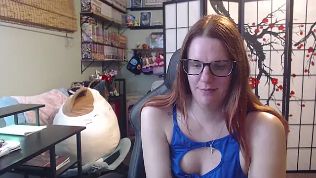 Sarahtineke online show from May 4, 2026, 2:04 am