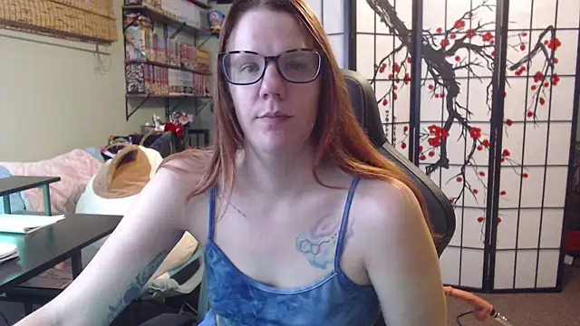 Sarahtineke online show from May 4, 2026, 3:26 pm