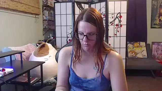 Sarahtineke online show from May 27, 2026, 4:03 pm