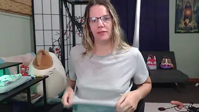 Snapshot of Sarahtineke chatting on October 20, 2025, 2:06 pm Sarahtineke online show from October 20, 2025, 2:06 pm