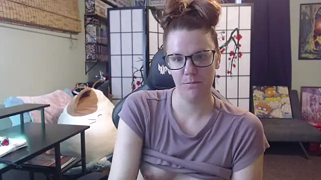 Sarahtineke online show from May 26, 2026, 5:55 pm