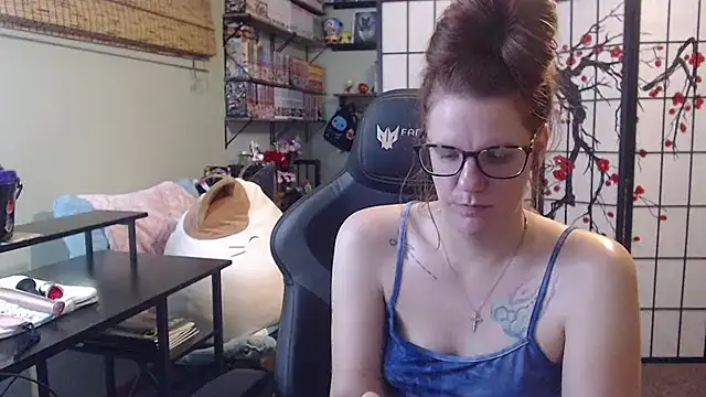 Sarahtineke online show from June 11, 2026, 7:11 pm