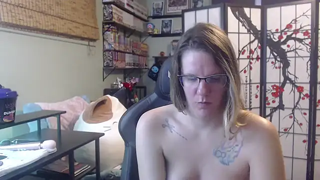 Sarahtineke online show from February 14, 2026, 5:46 pm