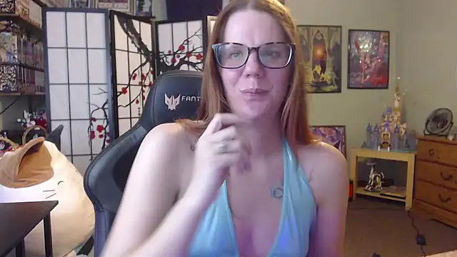 Sarahtineke online show from May 18, 2026, 11:20 pm
