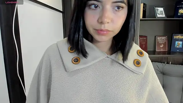 Snapshot of NicolRoss_ chatting on September 23, 2025, 12:45 pm NicolRoss online show from September 23, 2025, 12:45 pm