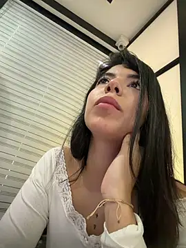 NicolRoss  online show from May 26, 2026, 12:47 pm