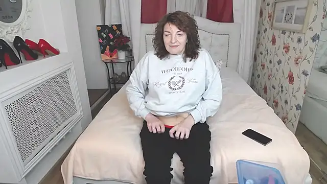 AmiHotGranny online show from November 18, 2025, 10:40 am