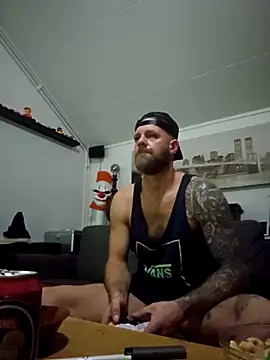 Snapshot of eltoulou chatting on December 21, 2025, 1:19 am eltoulou online show from December 21, 2025, 1:19 am