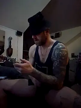 Snapshot of eltoulou chatting on January 10, 2026, 5:25 am eltoulou online show from January 10, 2026, 5:25 am