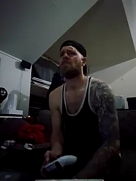 Snapshot of eltoulou chatting on April 5, 2026, 12:17 am eltoulou online show from April 5, 2026, 12:17 am