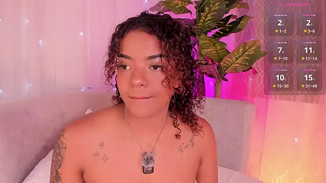 Snapshot of Iris_hott1 chatting on October 8, 2025, 3:19 am Iris hott1 online show from October 8, 2025, 3:19 am