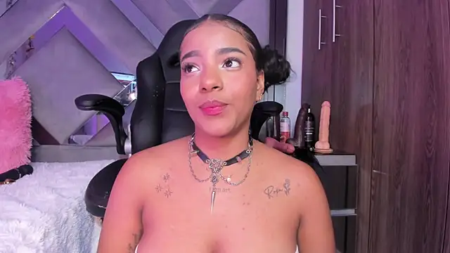 Snapshot of Iris_hott1 chatting on January 18, 2025, 3:31 am Iris hott1 online show from January 18, 2025, 3:31 am