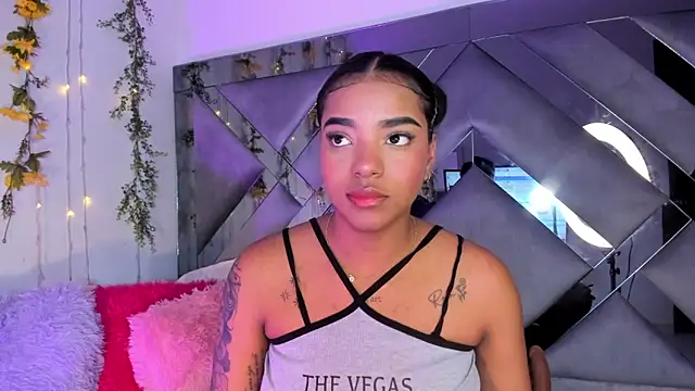 Snapshot of Iris_hott1 chatting on February 27, 2025, 1:41 am Iris hott1 online show from February 27, 2025, 1:41 am