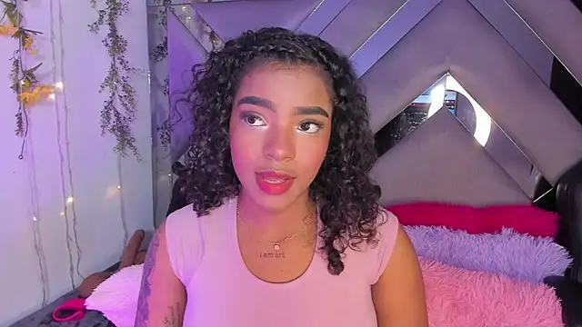 Snapshot of Iris_hott1 chatting on March 18, 2025, 8:26 pm Iris hott1 online show from March 18, 2025, 8:26 pm