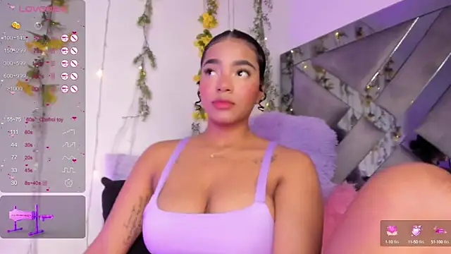 Snapshot of Iris_hott1 chatting on February 11, 2025, 8:10 pm Iris hott1 online show from February 11, 2025, 8:10 pm