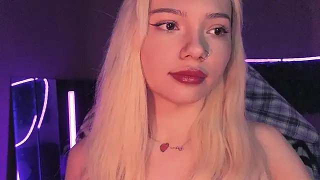 Snapshot of SandraBoyl chatting on November 25, 2025, 2:23 am SandraBoyl online show from November 25, 2025, 2:23 am