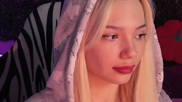 Snapshot of SandraBoyl chatting on November 23, 2025, 8:57 am SandraBoyl online show from November 23, 2025, 8:57 am