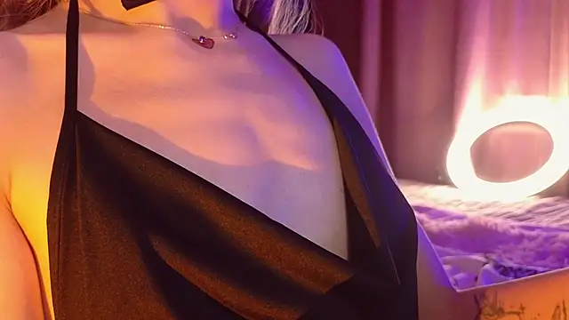 SandraBoyl online show from March 3, 2025, 7:24 am