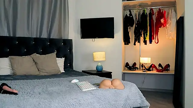 InvitingTina online show from March 28, 2026, 5:30 am