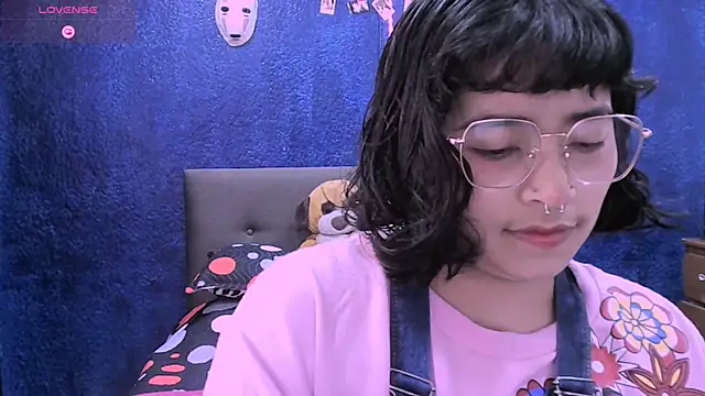 NinaYellow online show from November 6, 2025, 4:33 pm