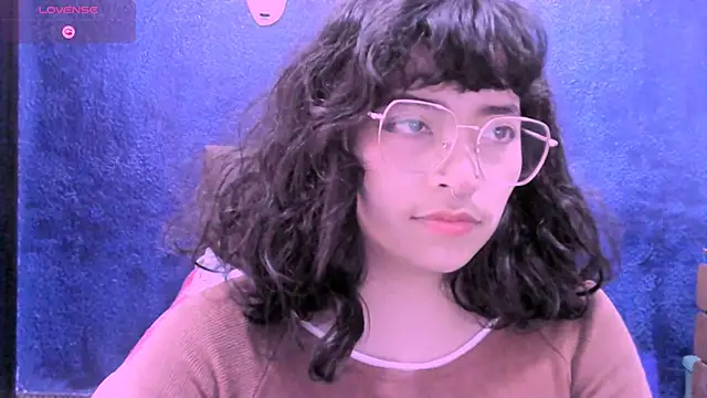 NinaYellow online show from October 1, 2025, 4:11 pm