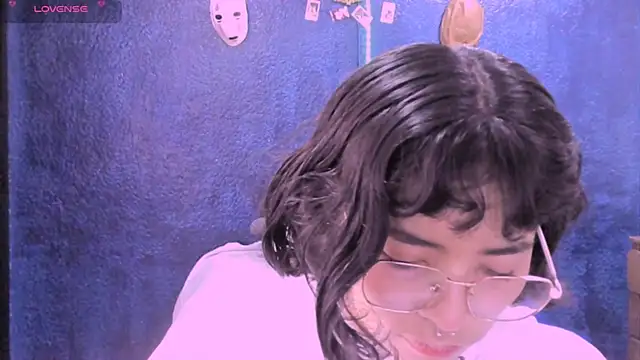 NinaYellow online show from December 9, 2024, 3:22 pm