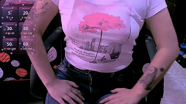 NinaYellow online show from April 22, 2026, 1:07 pm