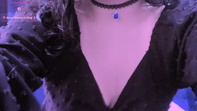 NinaYellow online show from October 4, 2025, 4:19 pm