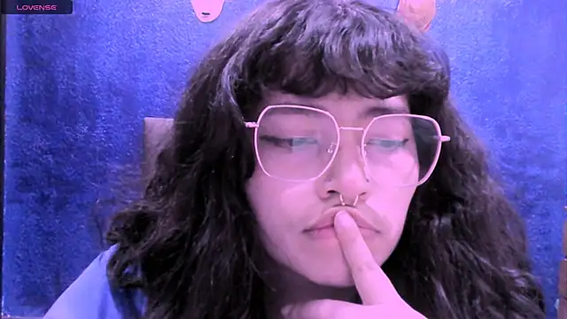 NinaYellow online show from September 12, 2025, 3:17 am