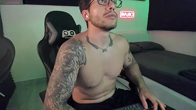 LucianSinclair online show from November 26, 2025, 2:55 am