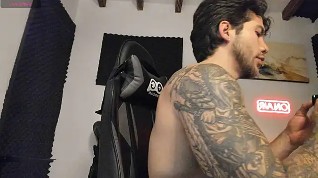 LucianSinclair online show from April 10, 2026, 3:35 am