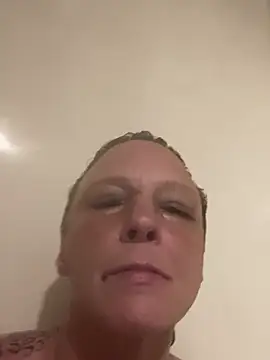 Snapshot of Everlyrose27 chatting on January 9, 2025, 2:33 am Everlyrose27 online show from January 9, 2025, 2:33 am