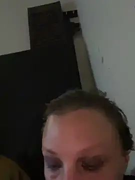 Snapshot of Everlyrose27 chatting on February 25, 2025, 6:23 pm Everlyrose27 online show from February 25, 2025, 6:23 pm