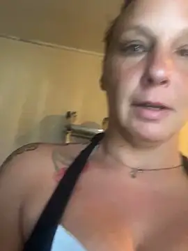 Snapshot of Everlyrose27 chatting on September 17, 2025, 2:19 pm Everlyrose27 online show from September 17, 2025, 2:19 pm