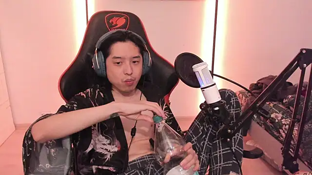 wexlee7 online show from January 13, 2026, 11:19 pm