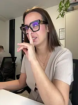 Hii Lolla online show from November 6, 2025, 7:01 am