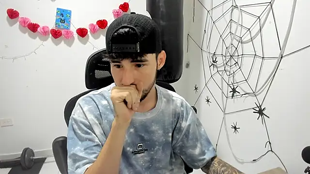 Snapshot of DmitriSanders chatting on February 6, 2026, 12:50 am DmitriSanders online show from February 6, 2026, 12:50 am