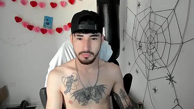 Snapshot of DmitriSanders chatting on February 10, 2026, 3:33 pm DmitriSanders online show from February 10, 2026, 3:33 pm