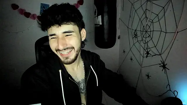 Snapshot of DmitriSanders chatting on February 12, 2026, 2:33 am DmitriSanders online show from February 12, 2026, 2:33 am