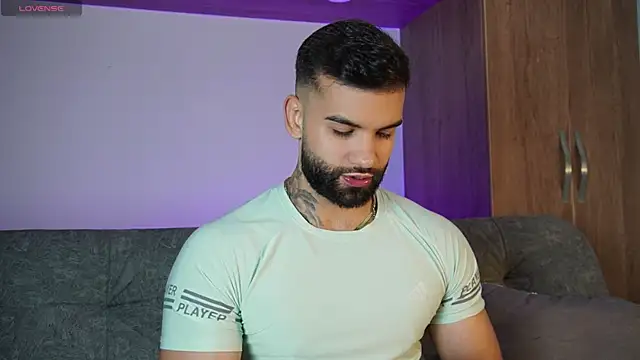 MarkHazze online show from November 4, 2025, 9:51 pm