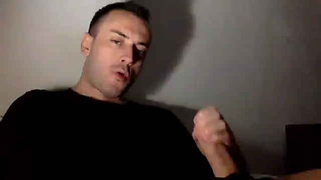 Snapshot of mainnrd chatting on October 7, 2025, 10:44 pm mainnrd online show from October 7, 2025, 10:44 pm