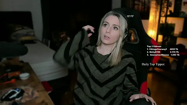 Snapshot of Lisaonthemoon chatting on February 13, 2025, 7:21 pm Lisaonthemoon online show from February 13, 2025, 7:21 pm
