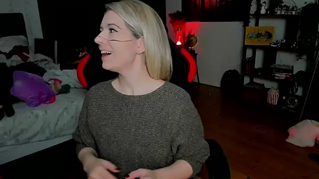 Snapshot of Lisaonthemoon chatting on February 3, 2026, 6:24 pm Lisaonthemoon online show from February 3, 2026, 6:24 pm