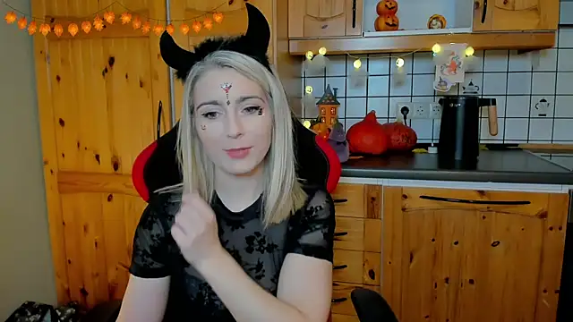 Lisaonthemoon online show from October 26, 2025, 8:31 pm