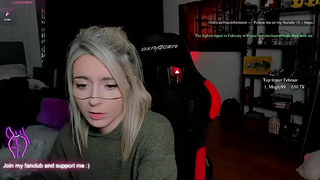 Snapshot of Lisaonthemoon chatting on February 4, 2026, 5:30 pm Lisaonthemoon online show from February 4, 2026, 5:30 pm