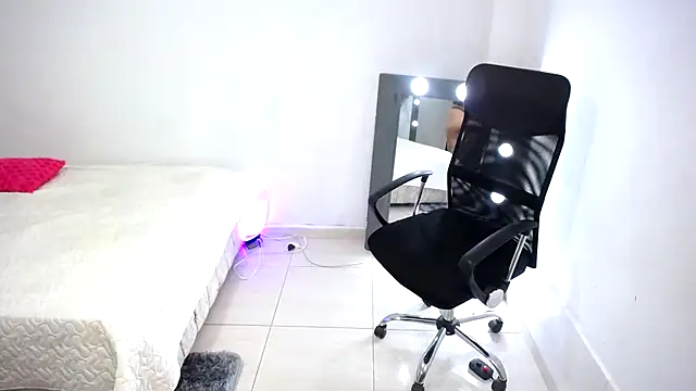 Snapshot of Nahomi_Wild chatting on December 16, 2025, 8:46 pm Nahomi Wild online show from December 16, 2025, 8:46 pm