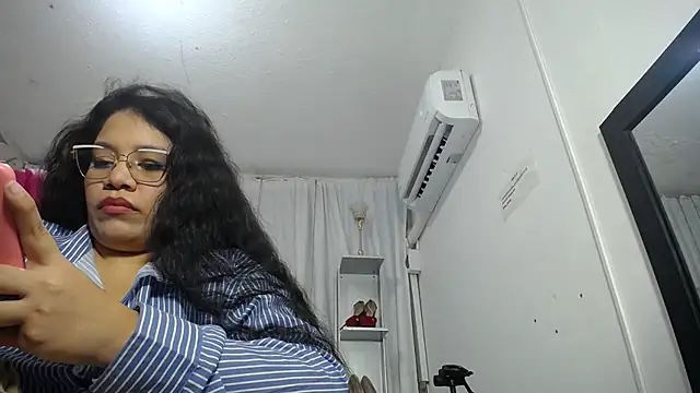 KEYRA-MILLER- online show from November 17, 2025, 2:37 am