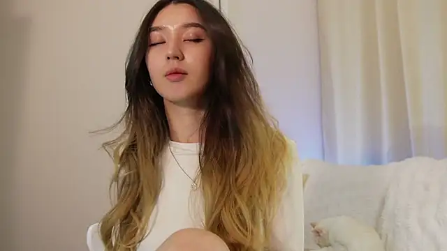 Sarasuo1 online show from January 22, 2025, 12:38 pm